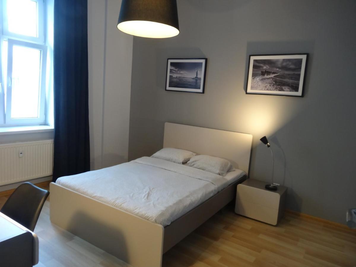 One More Night Apartment, Poznan Old Town エクステリア 写真